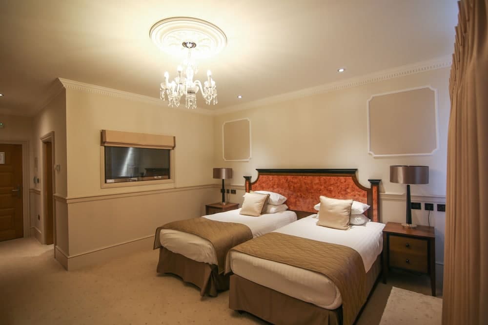 Tracy Park Hotel and Country Club