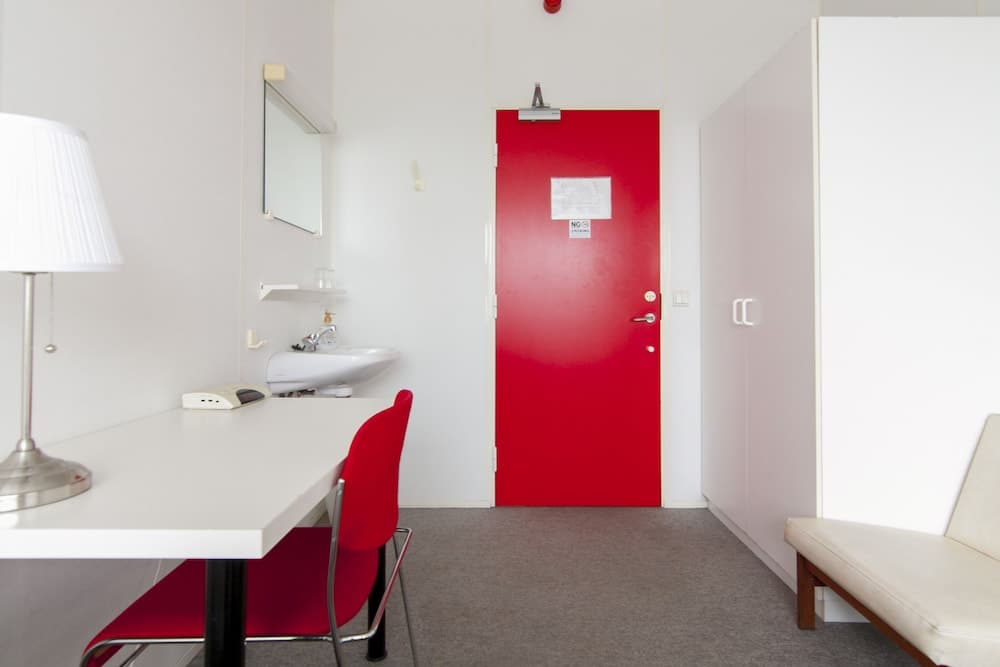 101 Guesthouse Hotel