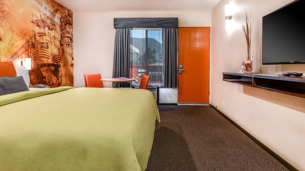 The Tangerine - A Burbank Hotel