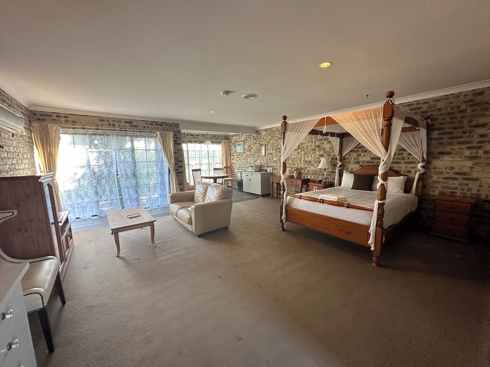 Airport Motel Sir Francis Drake