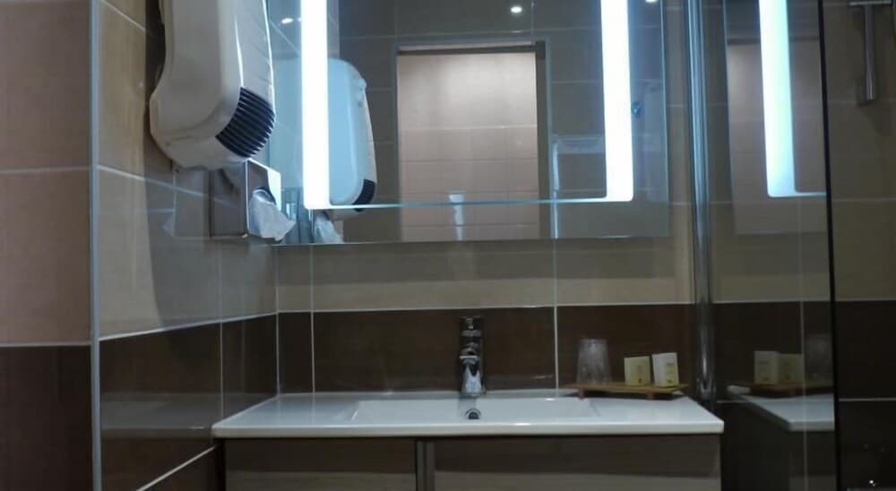 The Originals City, Hôtel Le Barry