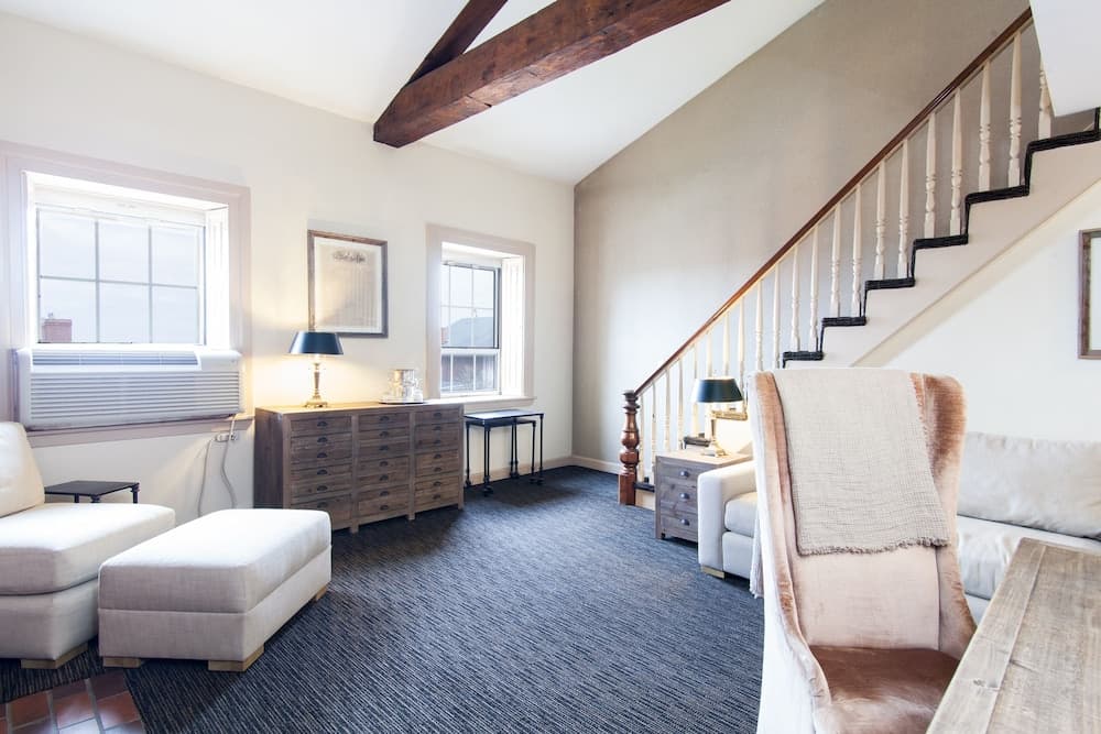 Garrison Inn Boutique Hotel