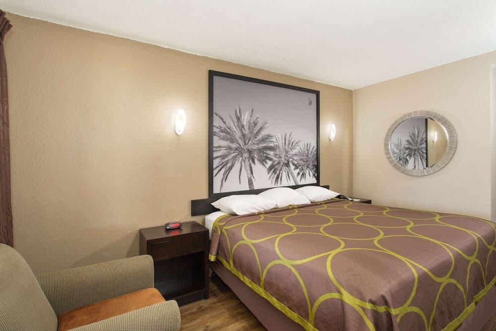 Super 8 by Wyndham Pensacola NAS Area