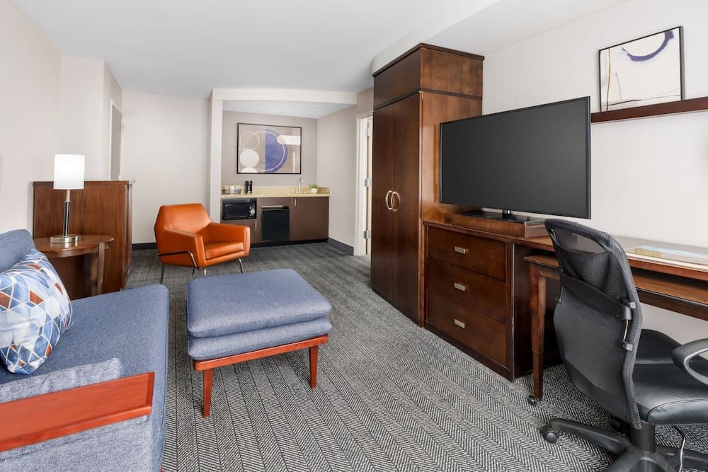 Courtyard by Marriott Keene Downtown