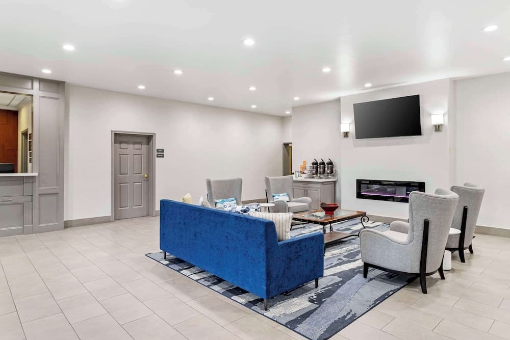 Comfort Inn & Suites Galveston Central Island near Pier