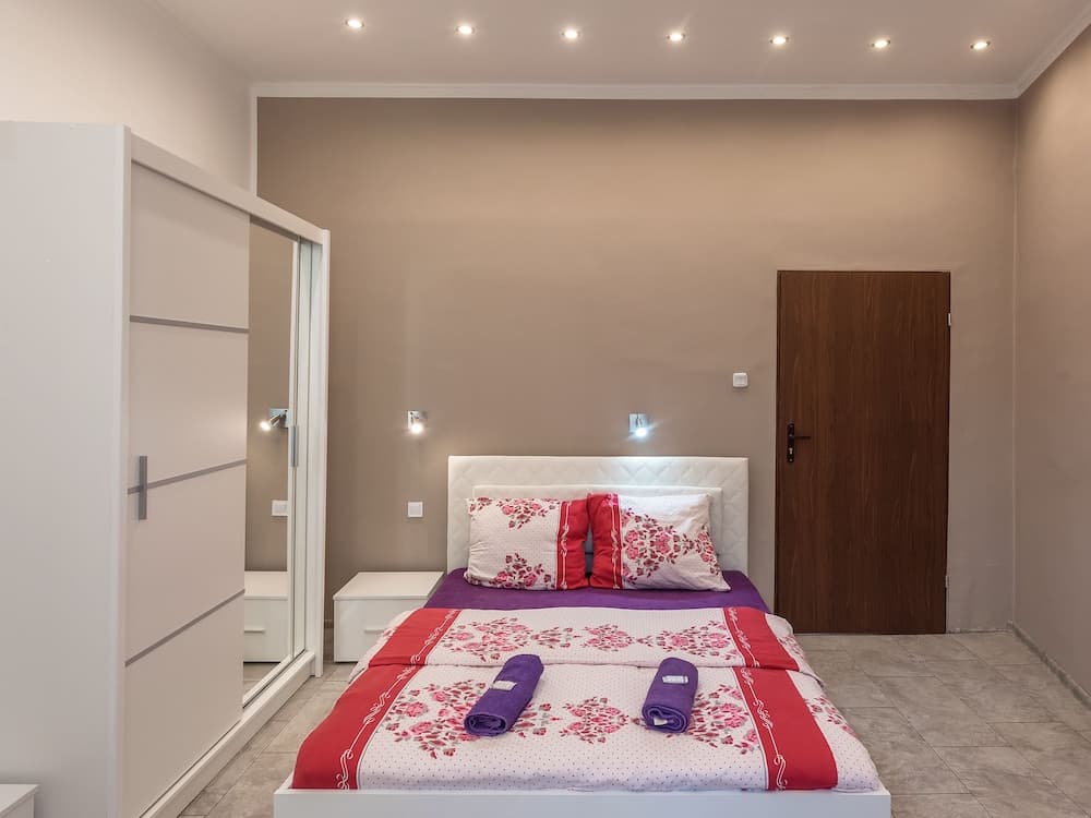 Hostel 70s and Queen Apartments