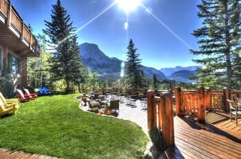 Overlander Mountain Lodge