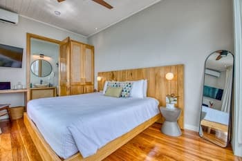 Tropical Suites Hotel