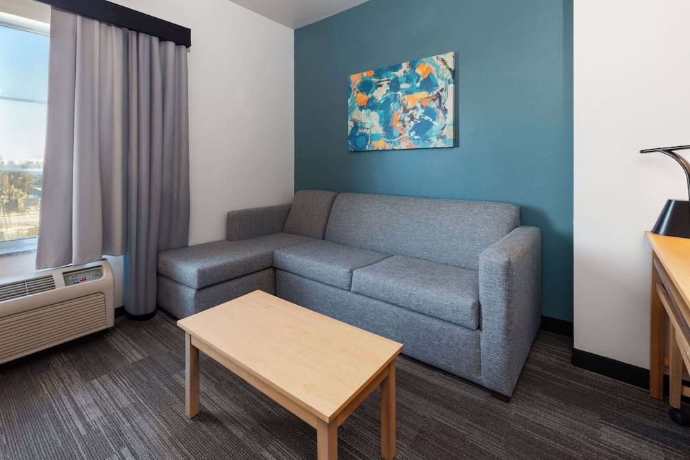 La Quinta Inn & Suites by Wyndham Austin NW/Lakeline Mall