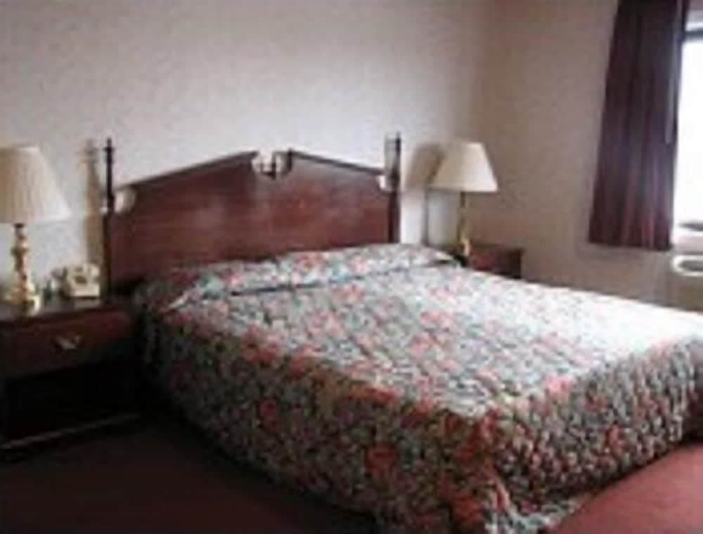 Rodeway Inn Syracuse Carrier Circle