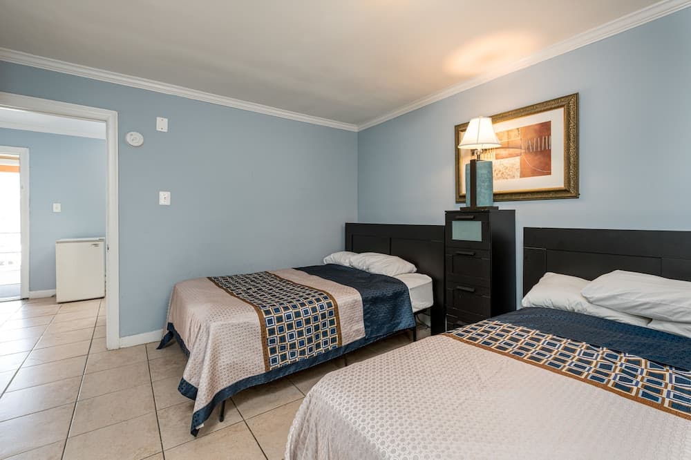 Boardwalk Hotel Charlee & Beach House Rentals