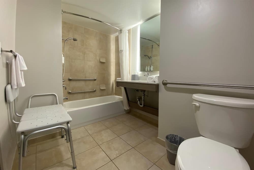 Holiday Inn Express And Suites Raleigh West Lenovo Center by IHG