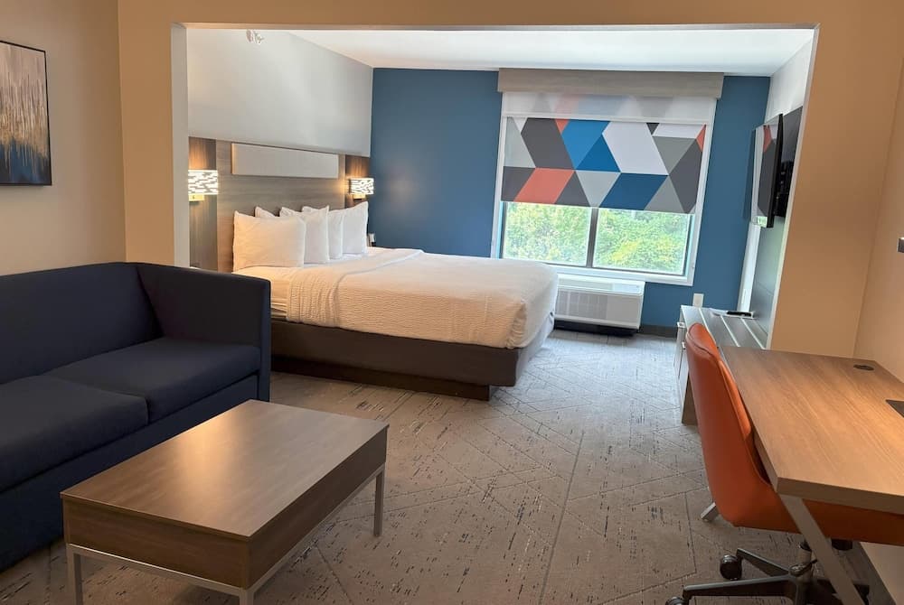 Holiday Inn Express And Suites Raleigh West Lenovo Center by IHG