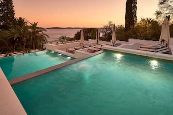 Hotel Moeesy, Blue & Green Oasis