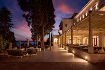 Hotel Moeesy, Blue & Green Oasis