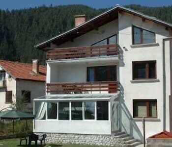 All Seasons Mountain Vistas