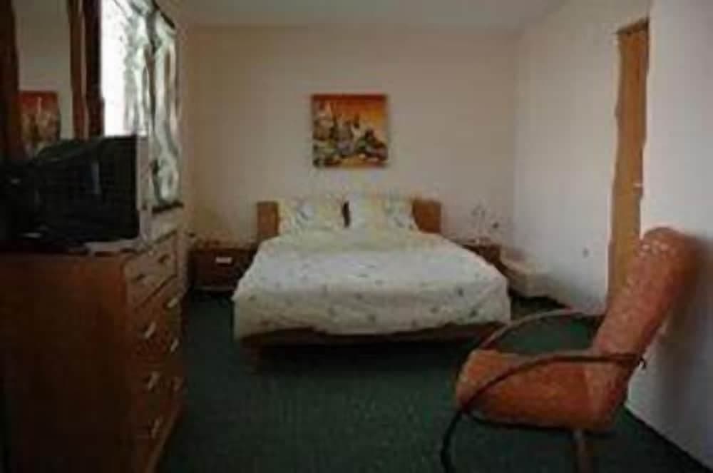 All Seasons Mountain Vistas