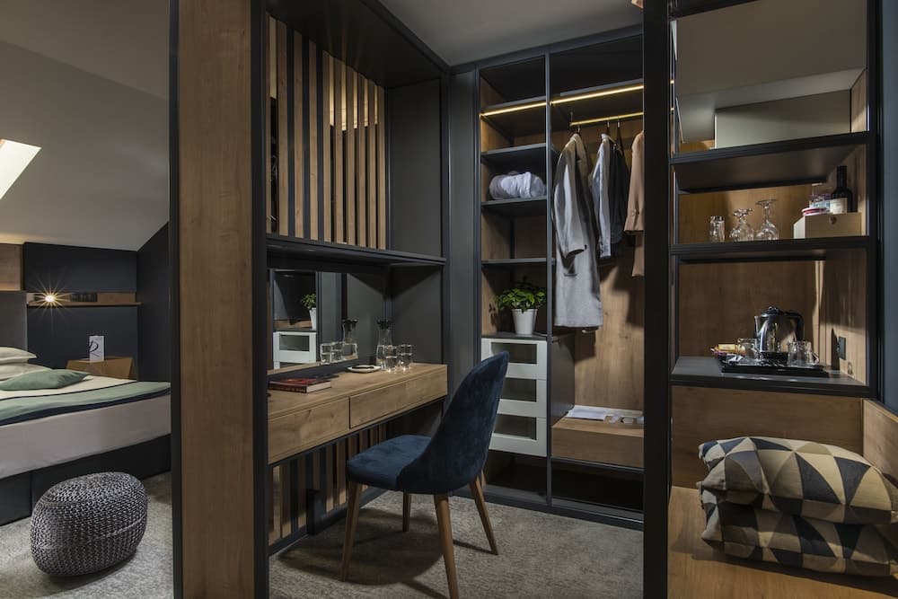 Rosslyn Thracia Hotel