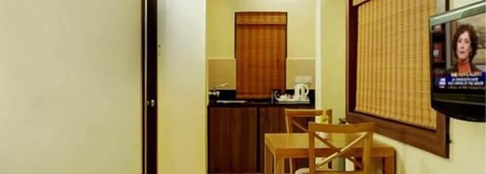 Sandalwood Hotel & Retreat