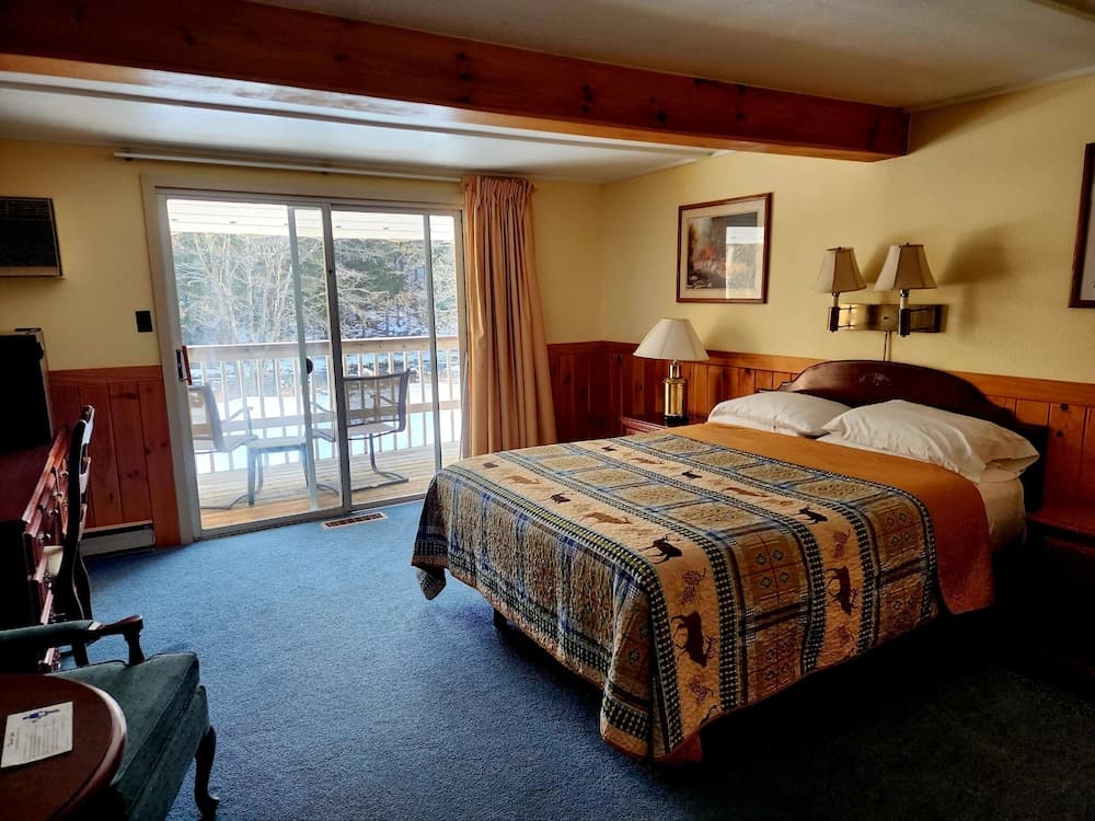 Covered Bridge Riverview Lodge