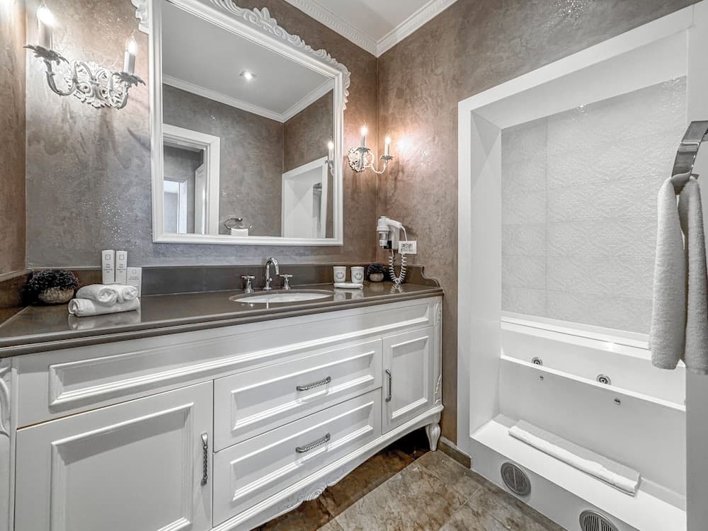 Ena Boutique Hotel & Residences