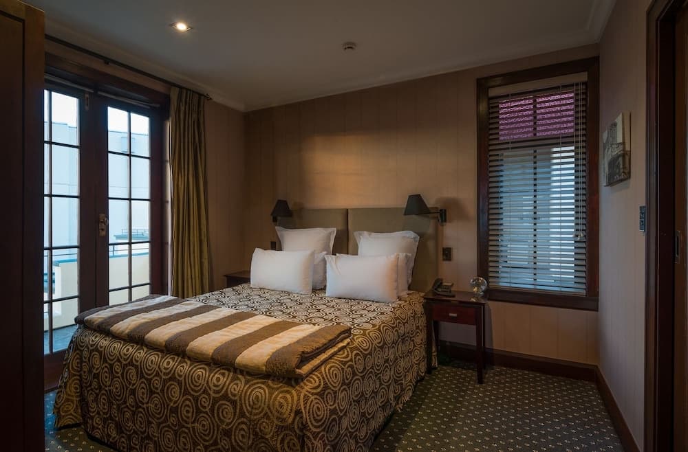 The Crown Hotel Napier