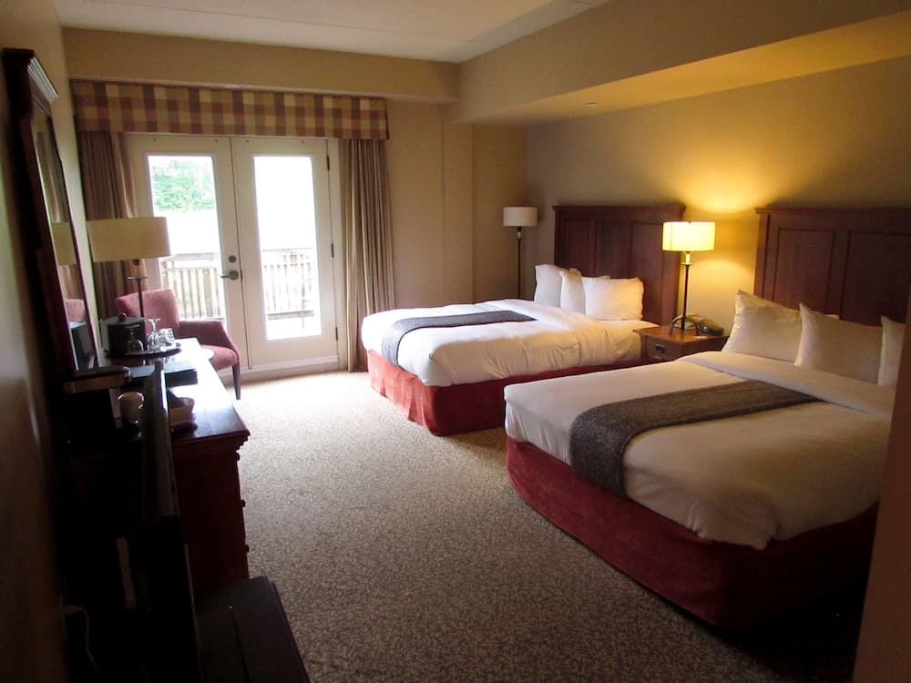 Calabogie Peaks Hotel, Ascend Hotel Collection