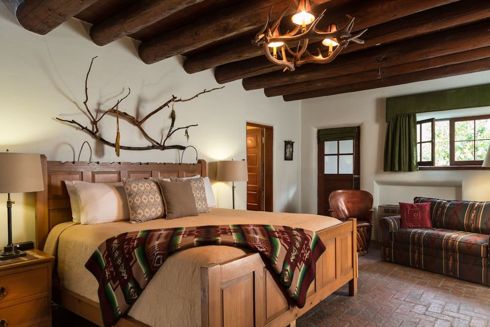 Inn Of The Turquoise Bear