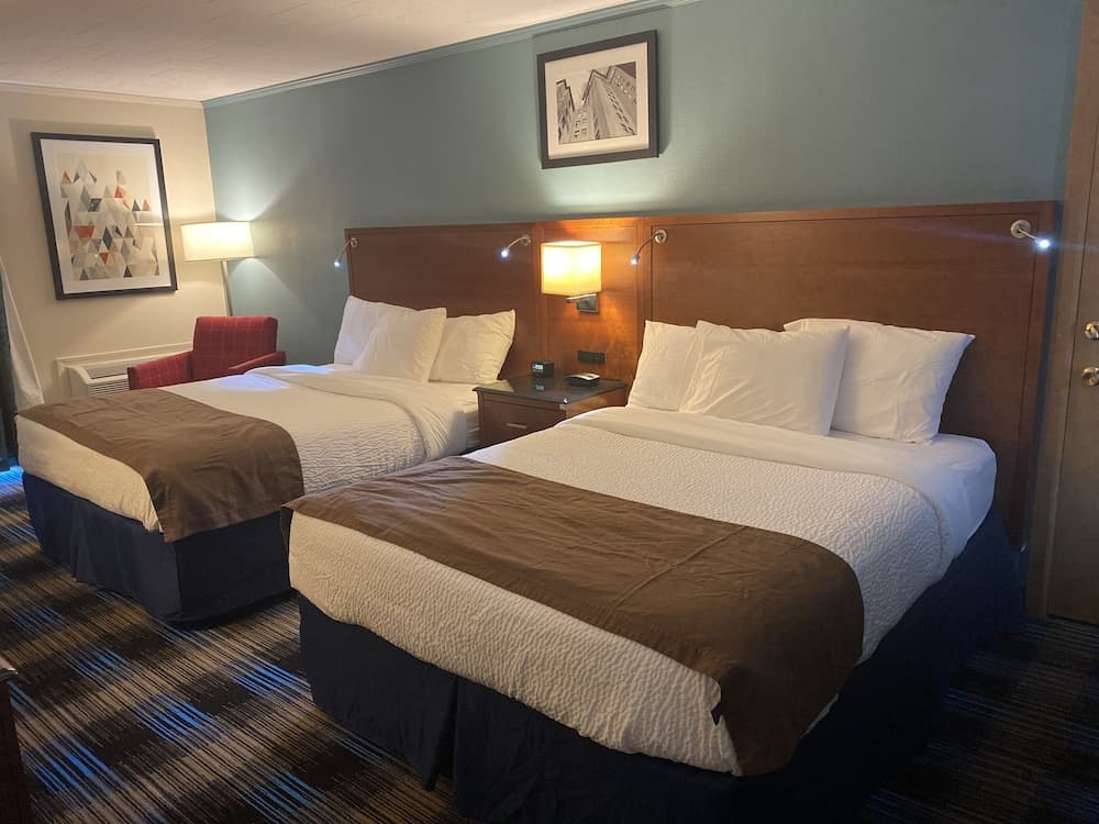 Days Inn & Suites by Wyndham St. Ignace Lakefront