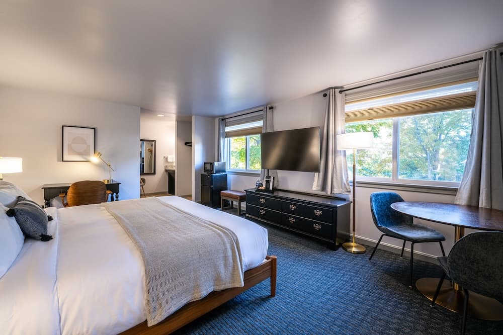 Riverhouse by Weekender (Formerly Jack Daniels Inn)