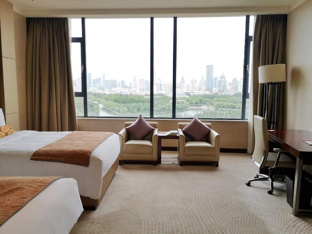 Renaissance Tianjin Lakeview Hotel