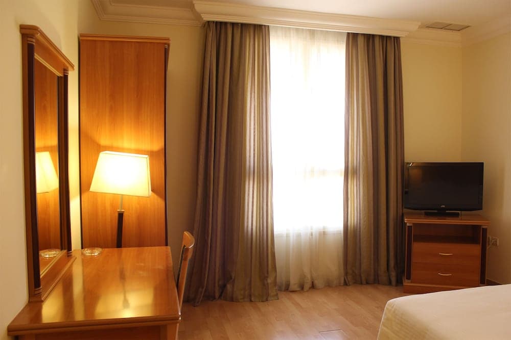 Le Royal Express Salmiya Hotel