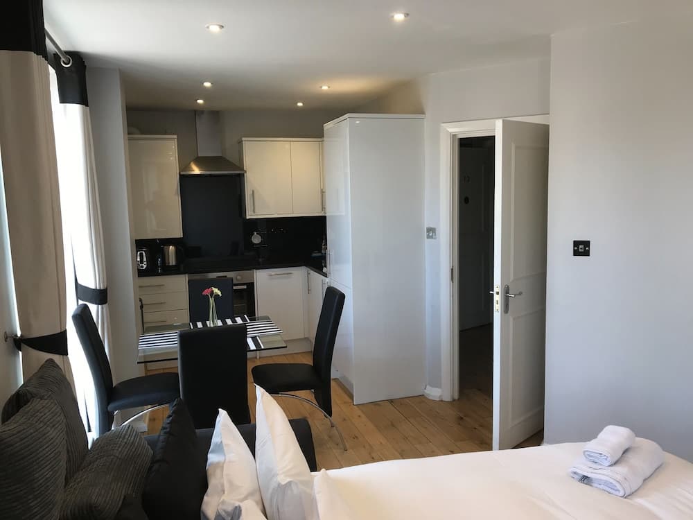 Chelsea Bridge Apartments