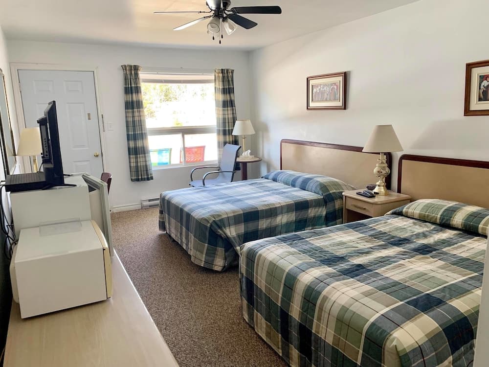 Fundy Rocks Motel and Chocolate River Cottages