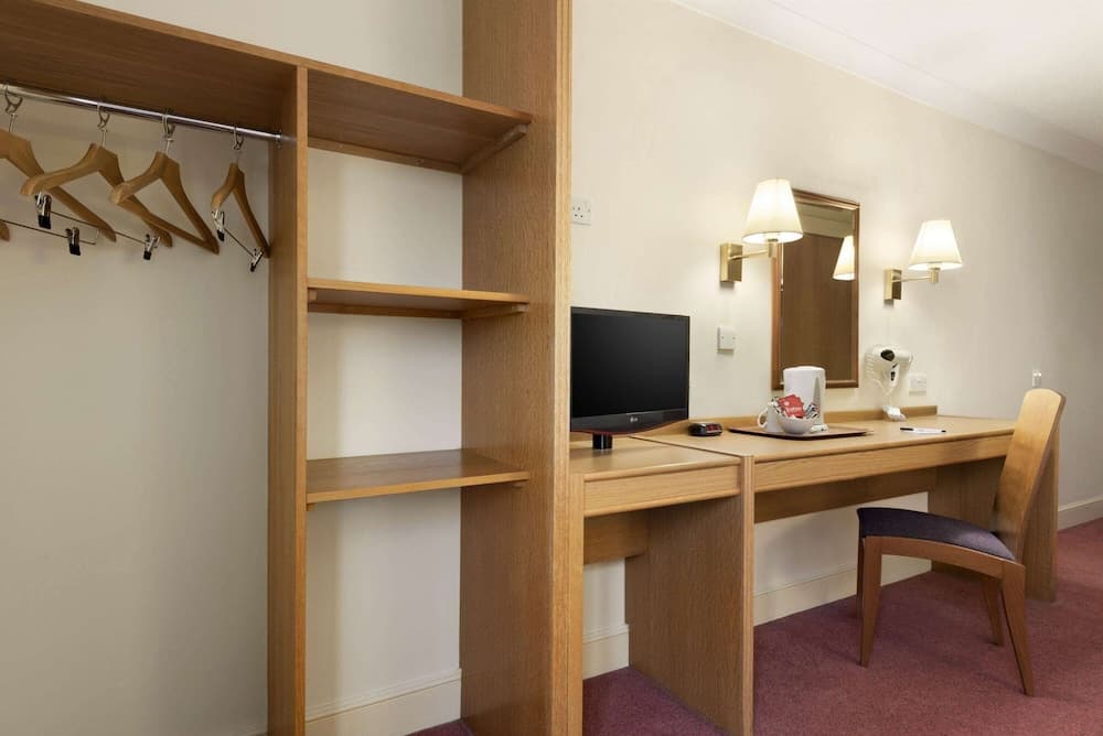 Days Inn by Wyndham Stafford