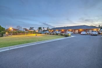 Cadman Motor Inn & Apartments