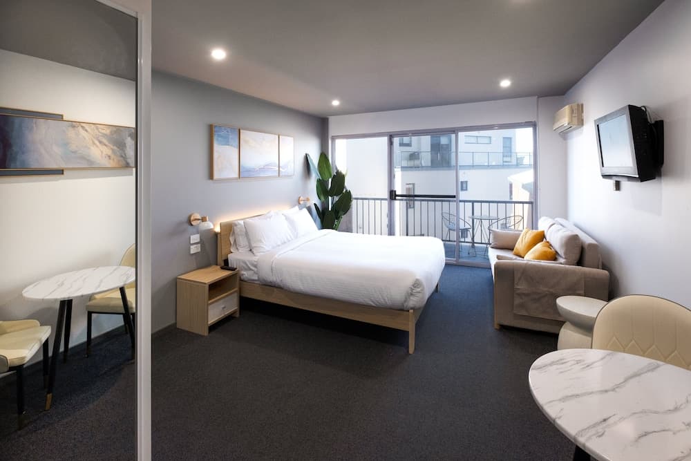 Mollymook Shored Hotel