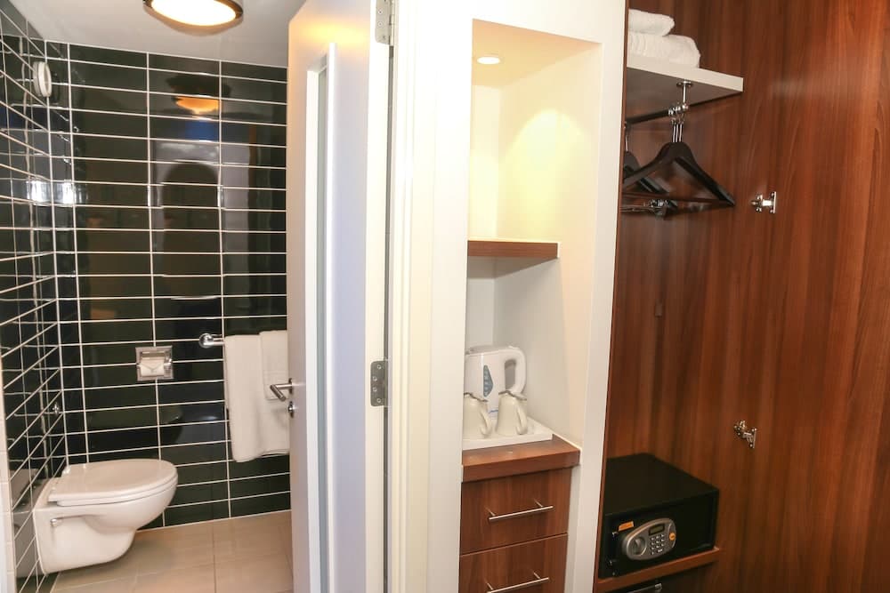 Holiday Inn Express London Heathrow T5 by IHG