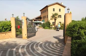 Country House Country Club