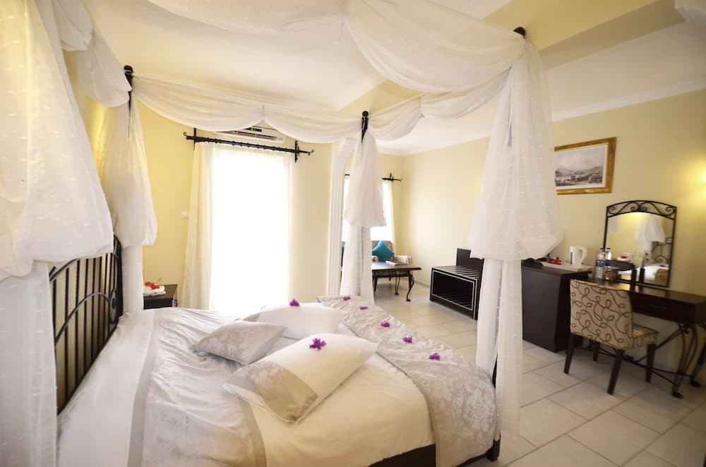 Hotel Cachet Adults Only