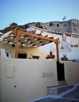 My Catsle Cave est 1899