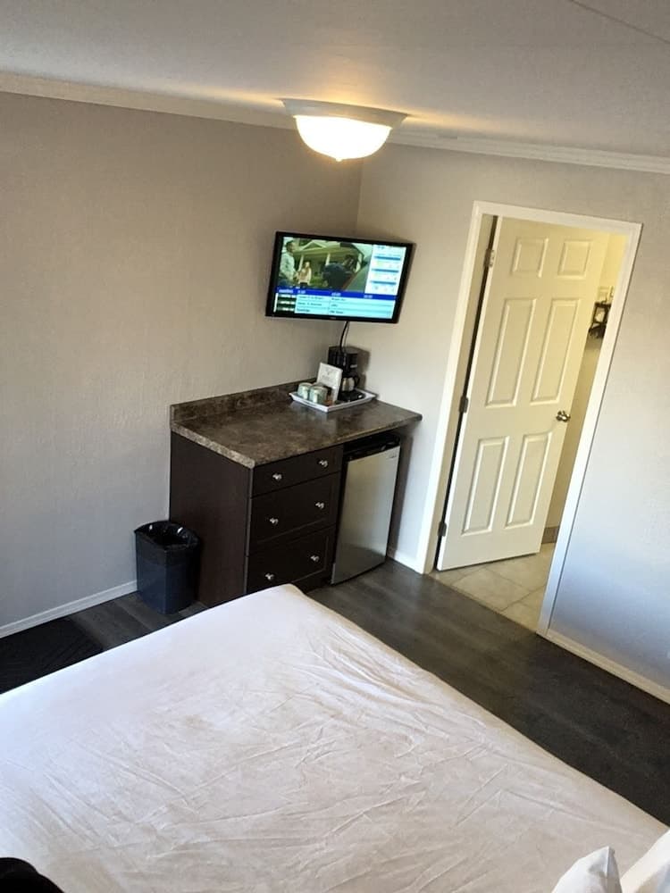 Maple Leaf Motel & RV Resort