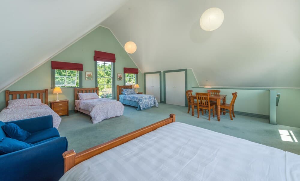 Magnificent Karaka Estate with Swimming Pool