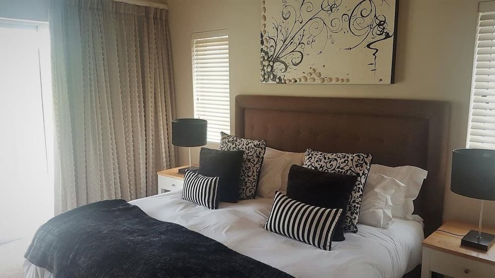 Traders Hotel & Restaurant