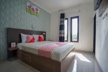 OYO 1266 Green Palm Kostel Syariah