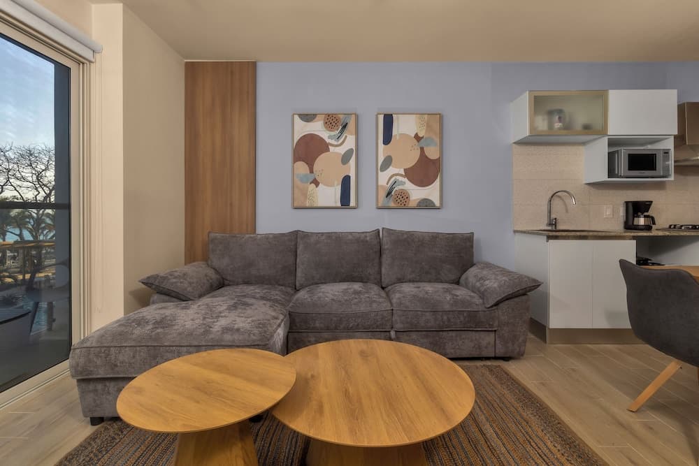 Surfside Beachfront Suites by Playa Caracol Resorts