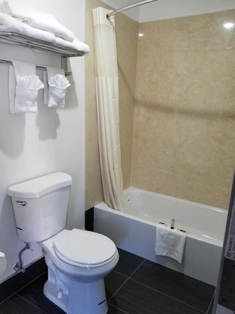 Travis Lodge Motel 16