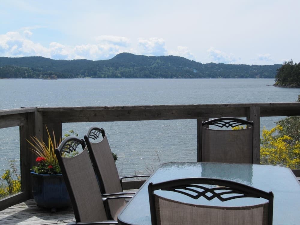 Arbutus Cove Guesthouse