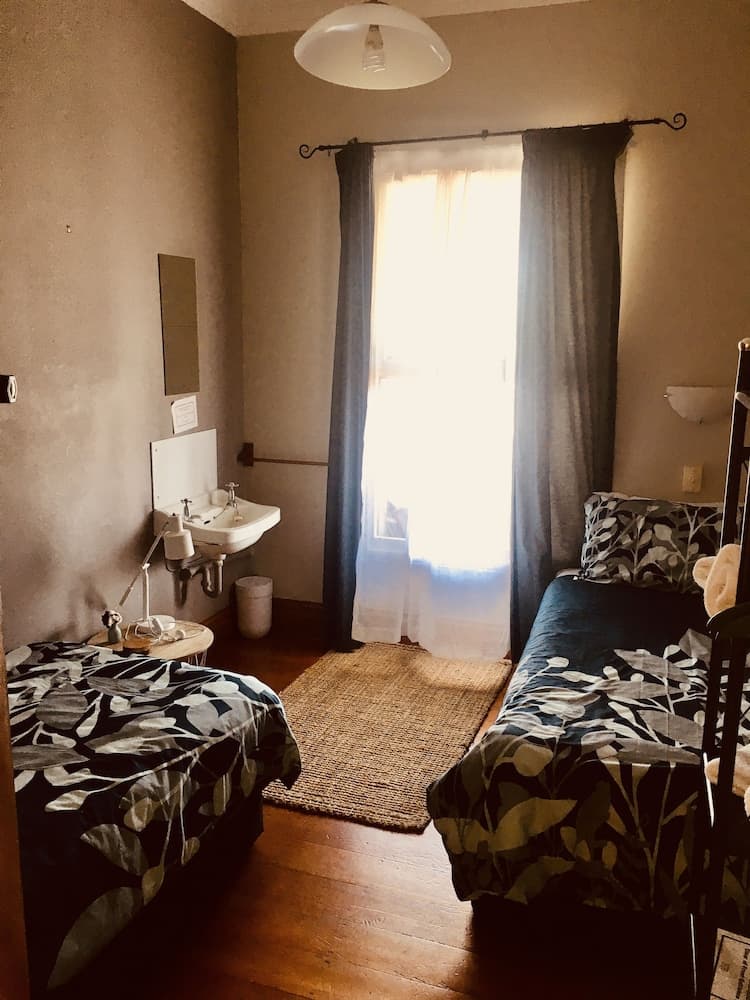 Raglan Harbour View Hotel