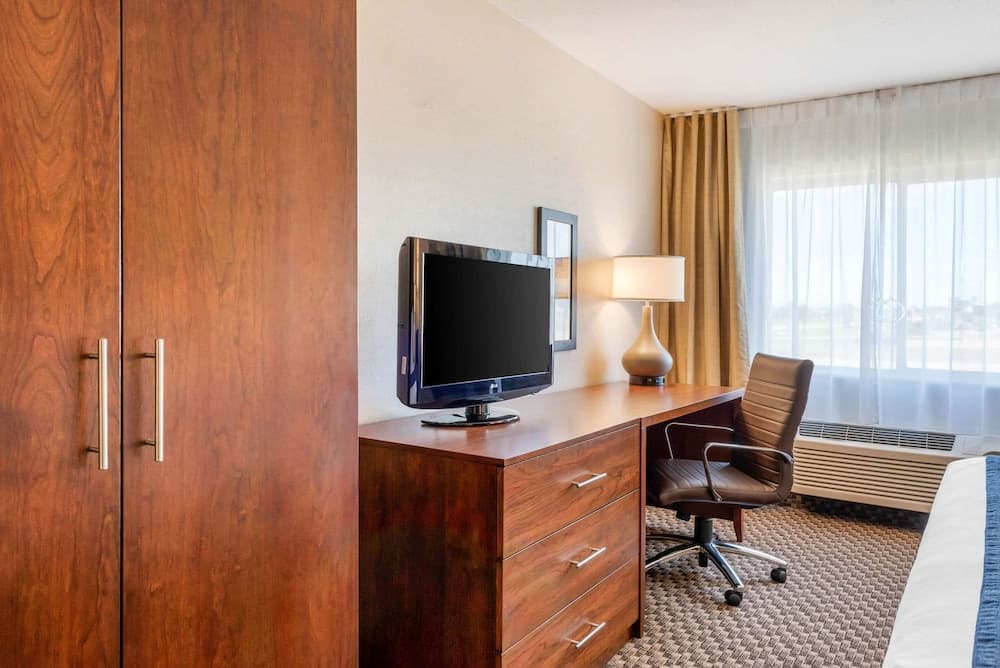 Comfort Inn & Suites near Route 66